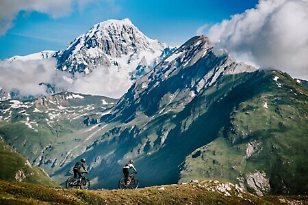 LA THUILE MTBIKE: pedalata panoramica ai piedi del Monte Bianco