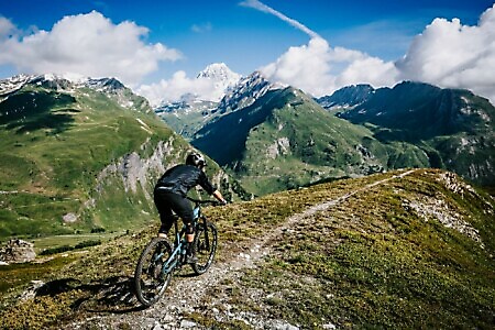 LA THUILE MTBIKE: pedalata panoramica ai piedi del Monte Bianco